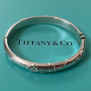 TIFFANY & CO. Vintage Nature Rose Silver (925) Hinged Bangle Bracelet